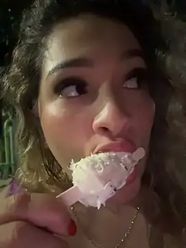 Sara_smiiith211 élő XXX-chatje