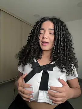 Curlyierr's Live XXX Chat