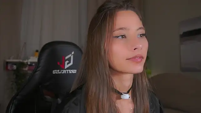 EditaBails élő XXX-chatje