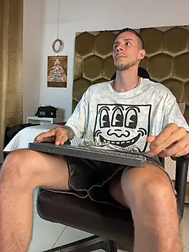 צ'אט XXX בשידור חי של J_king__