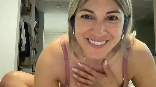 Chat +18 de LunaBeya ao vivo