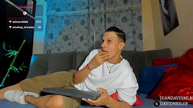 DavidNeill's Live XXX Chat
