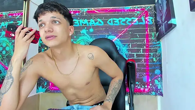 Apolo_Blessed élő XXX-chatje