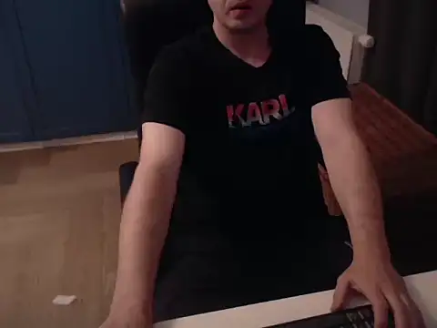 StraightForBi29's Live XXX Chat