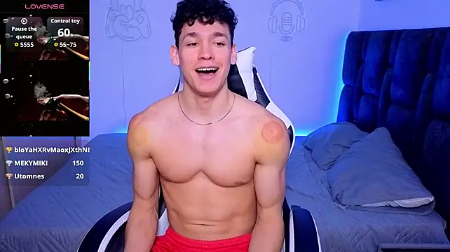 Luke_Muscle élő XXX-chatje