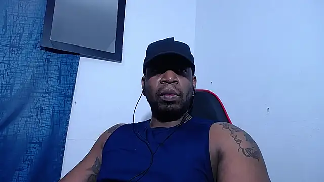 leandrohurtado69 Adlı Modelin Canlı XXX Sohbeti