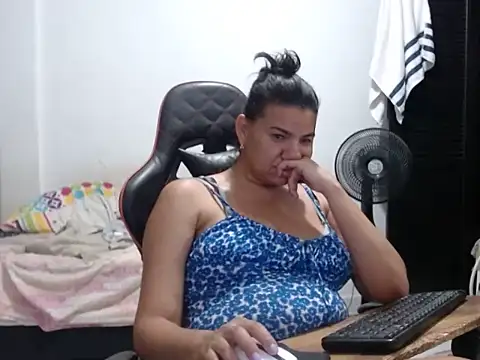 Chatroom XXX en direct de Adriana_0312