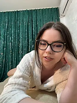 KaylaLewyss Adlı Modelin Canlı XXX Sohbeti
