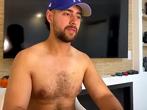 Show modela KevinBear_ na web-kameri