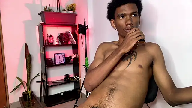 Nero_Reyd1 Chat XXX in diretta