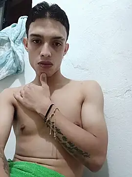 SportingFormosan Adlı Modelin Canlı XXX Sohbeti