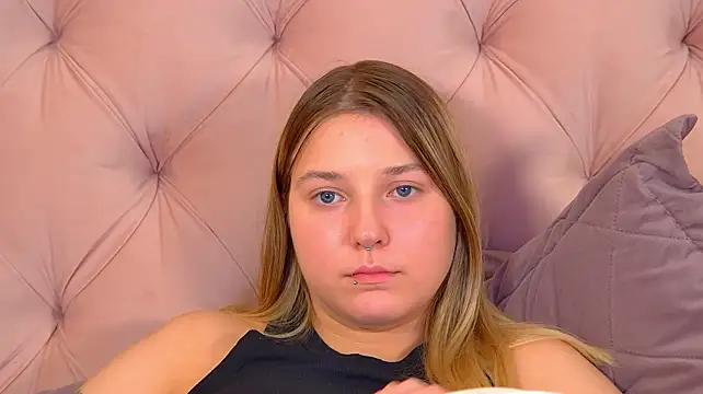 TinnaBurton XXX чат на живо
