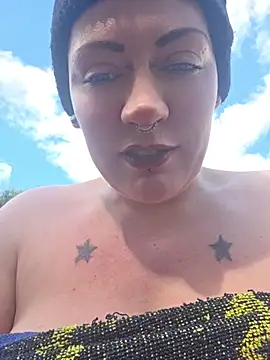 PinkTheHawk's Live XXX Chat