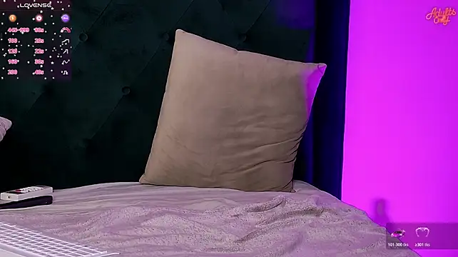 TiffanyF's Live XXX Chat