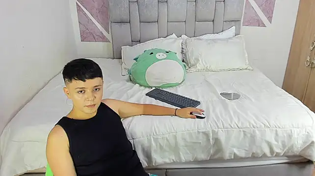 christopher_Hot 即時 XXX 聊天
