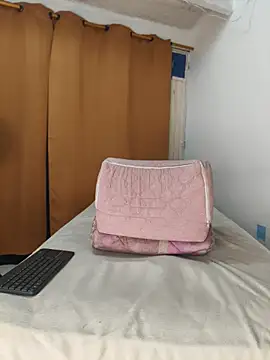 _JuliethSexy_ Adlı Modelin Canlı XXX Sohbeti