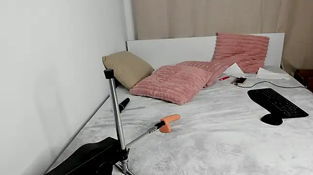 AprilHadid's Live XXX Chat
