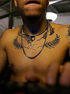 AlphaMasterXxx – Live XXX-chat