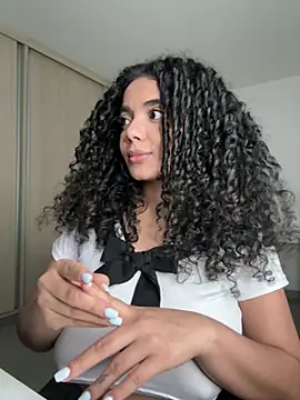 Curlyierr লাইভ XXX চ্যাট