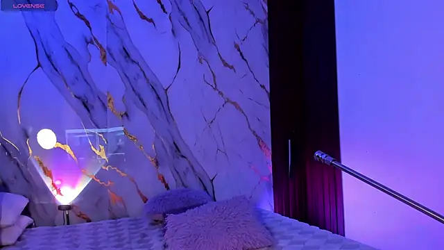 Emmiicute élő XXX-chatje