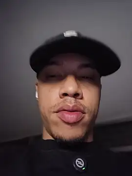 Chat +18 de AlphaMasterXxx ao vivo