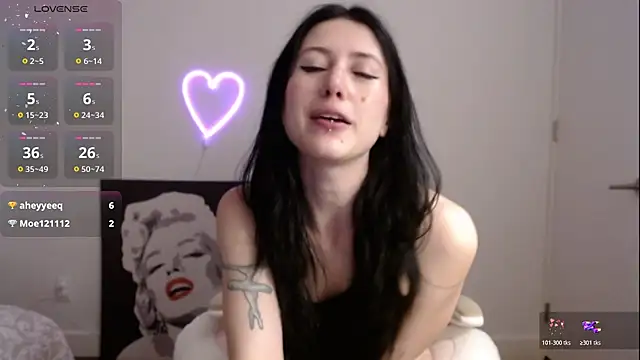 PlayfulApril's Live XXX Chat