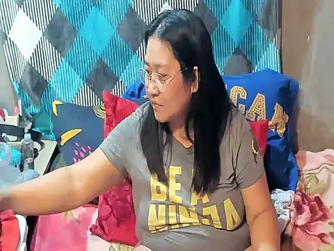 CHUBBY_ANGEL09 élő XXX-chatje