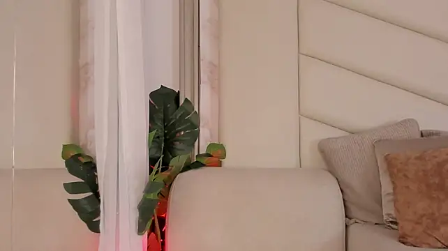 ValkyBes' Live XXX Chat