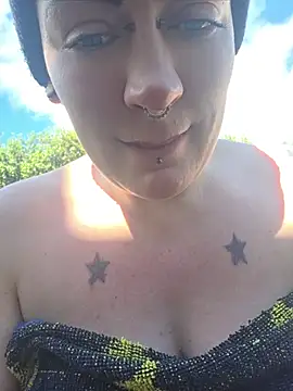 PinkTheHawk Chat XXX live