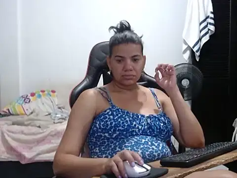Adriana_0312 Chat XXX live