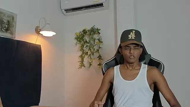 Nico_cum18 Chat XXX in diretta