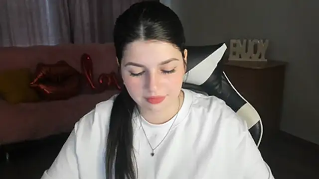 Chatroom XXX en direct de KisaModel