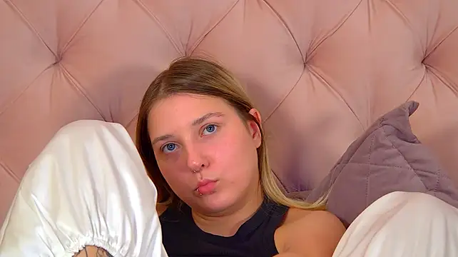 TinnaBurton Live XXX Chat
