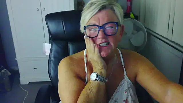 Chat +18 de BridgetBlueEyes ao vivo