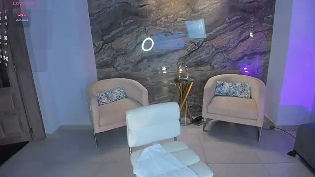 NiaHolland 现场XXX聊天