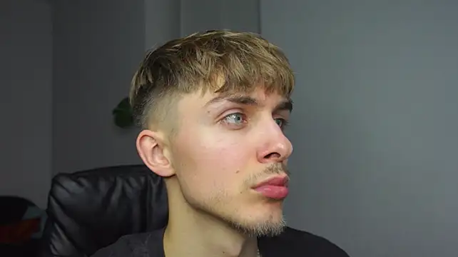 Czat XXX na żywo – Damien_Dallas