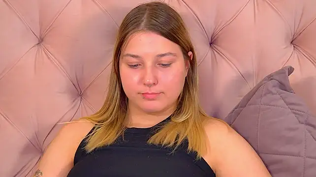 TinnaBurton XXX чат на живо