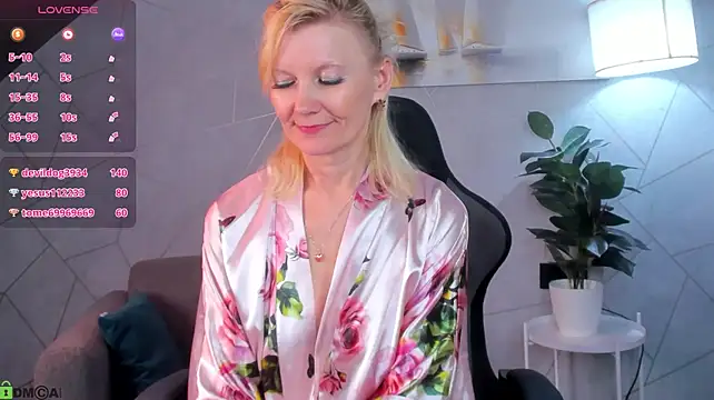 Julie_Lucas' Live XXX Chat