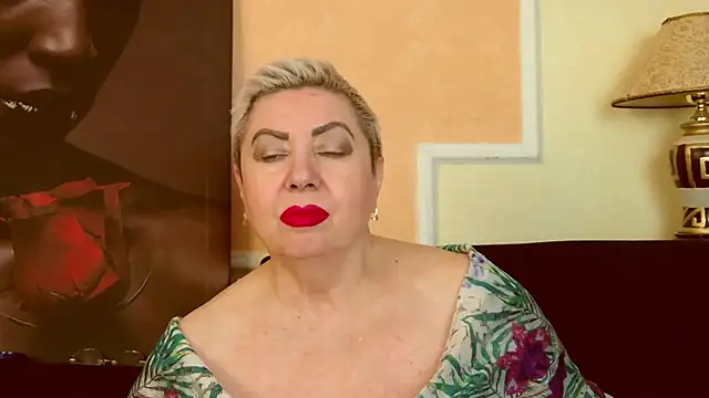 LadyPosh's Live XXX Chat