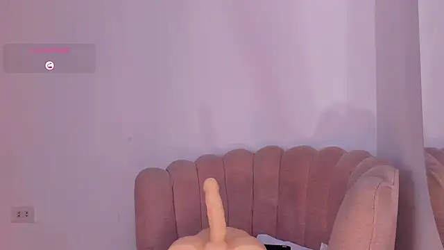 caroliinna_'s Live XXX Chat