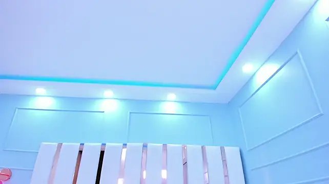 alana_gloow XXX чат на живо