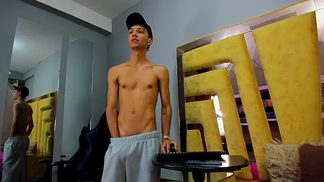 EstebanValdezs' Live XXX Chat