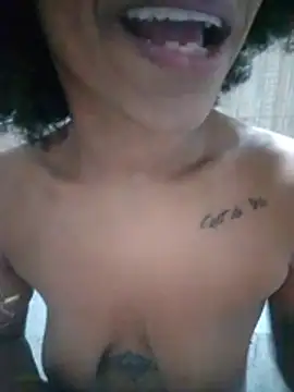 Chat +18 de xkitty_noir ao vivo