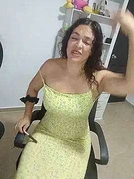 Chat +18 de bella-diaz ao vivo