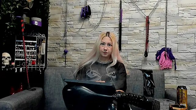 Chat XXX ao vivo de Miss_Kaz