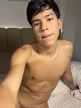 GoldenBenn XXX чат на живо