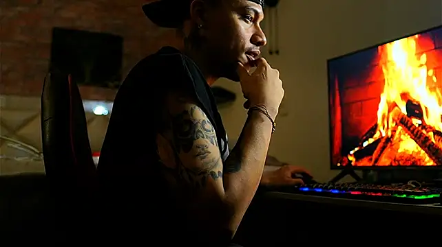 Chat +18 de AlphaMasterXxx ao vivo
