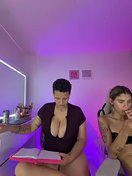 LiaaMoretzz élő XXX-chatje
