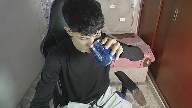 Liom_Gym লাইভ XXX চ্যাট