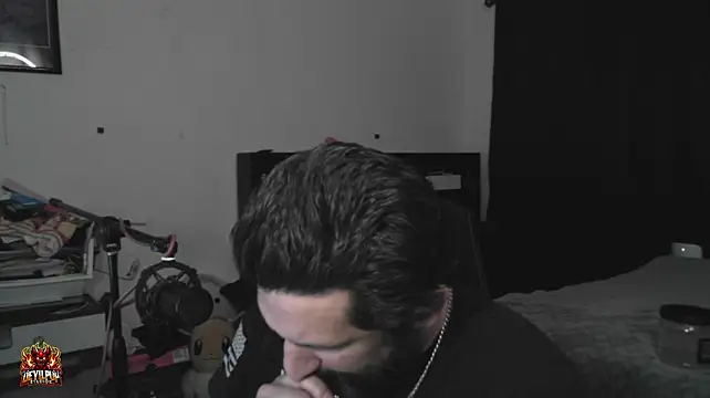DevilPup75_ élő XXX-chatje